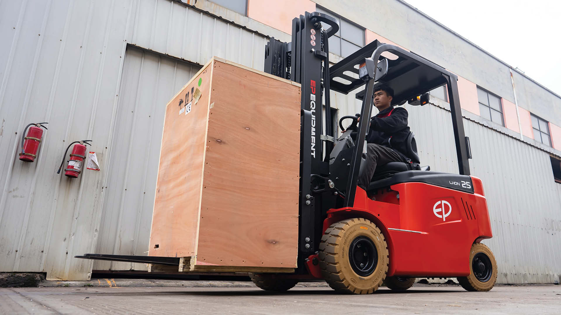How much does it cost to hire a forklift?