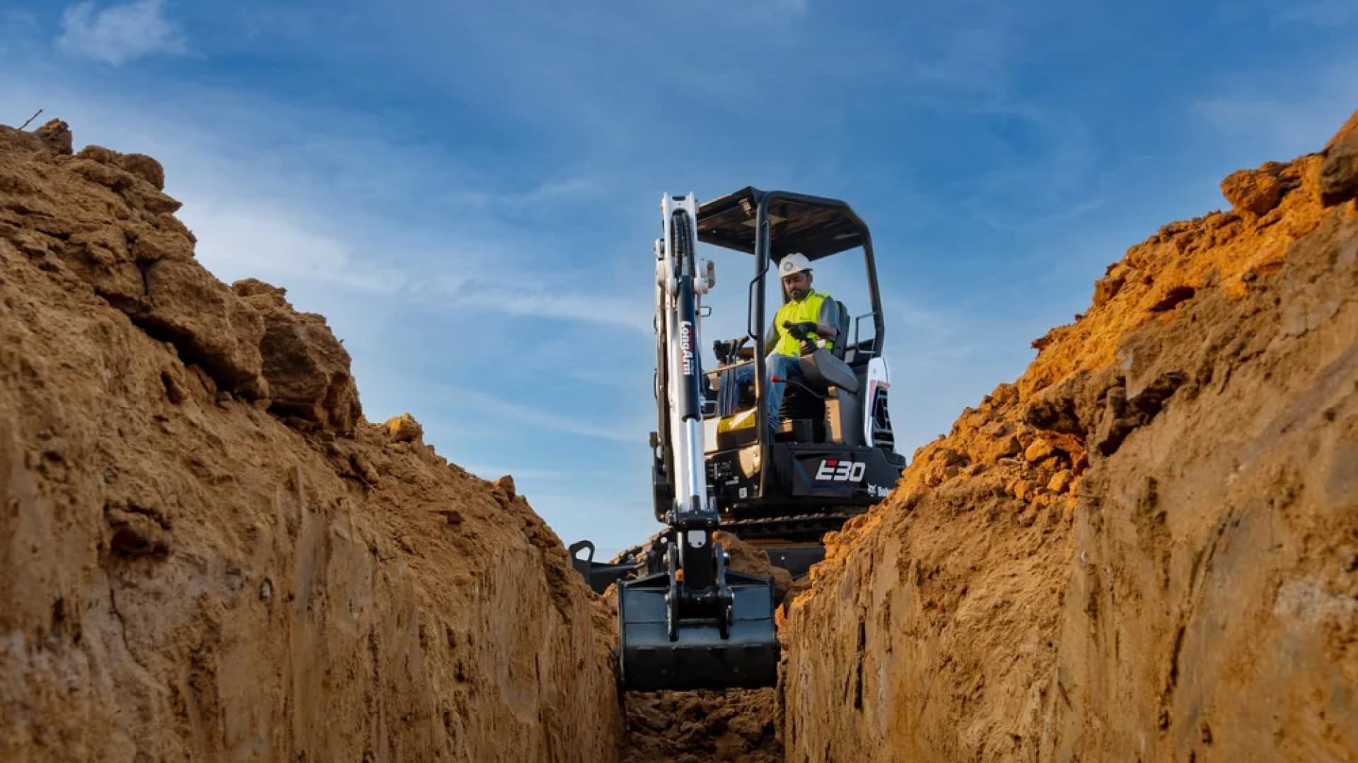 Bobcat E30 mini excavator — compact 3-tonne excavator for tight sites and standard trailer transport