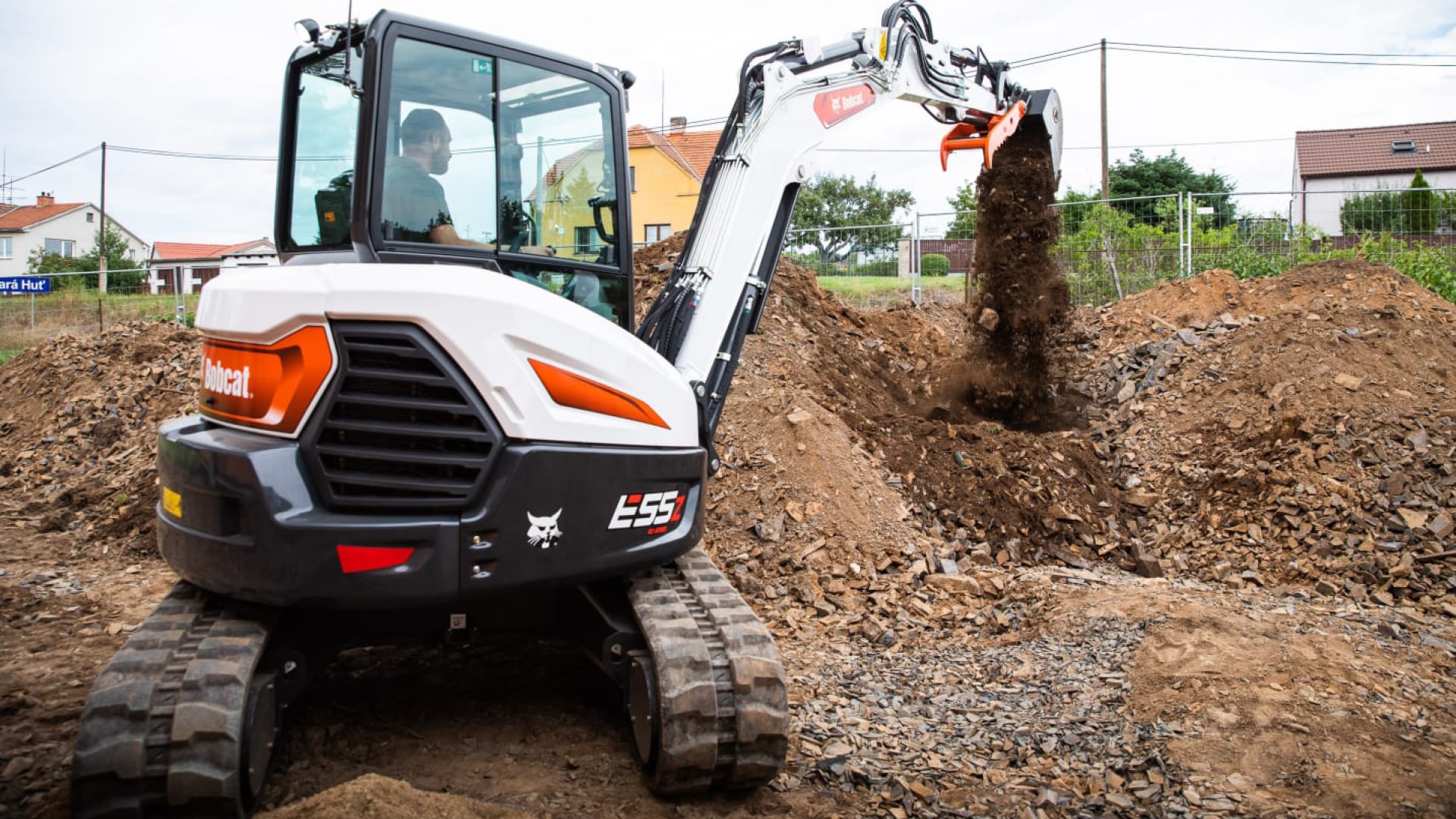Bobcat E55 Z mini excavator — European-built 5-tonne zero house swing excavator for tight urban excavation